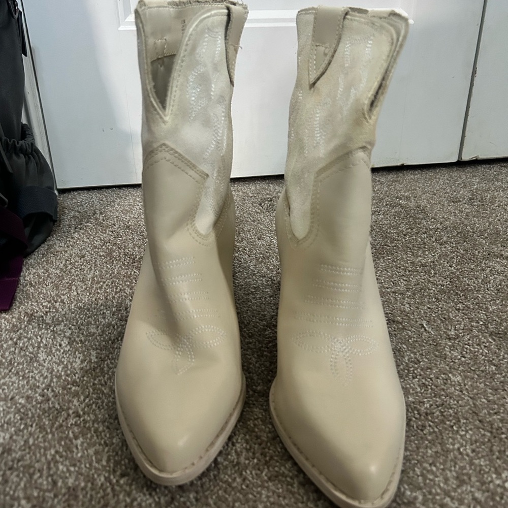 Cream Western Ankle Boots with Pointed Toe